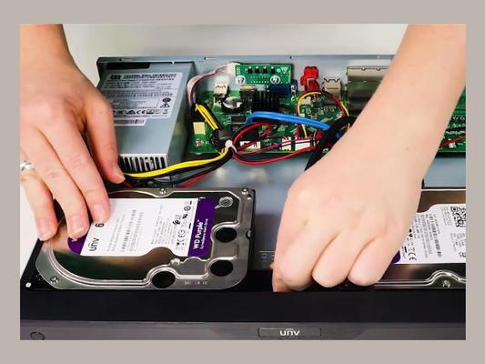 Lưu trữ bằng đầu ghi NVR hoặc DVR