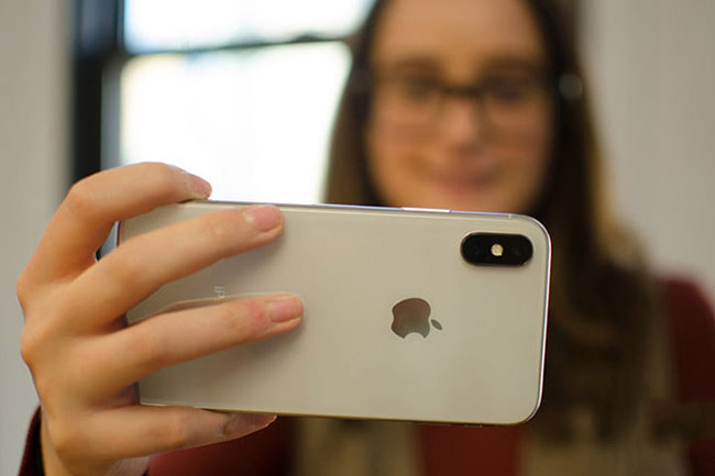 cách phát hiện camera quay lén bằng iphone
