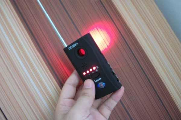 Cách phát hiện camera quay lén bằng remote