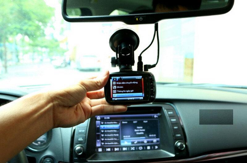Camera hành trình gắn trên xe ô tô