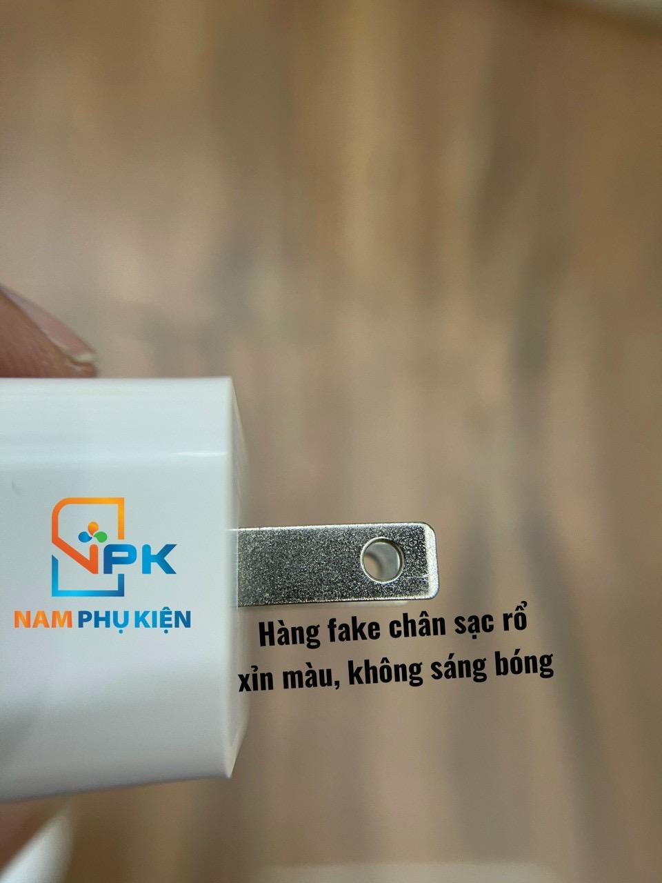 Cận cảnh củ sạc 18W