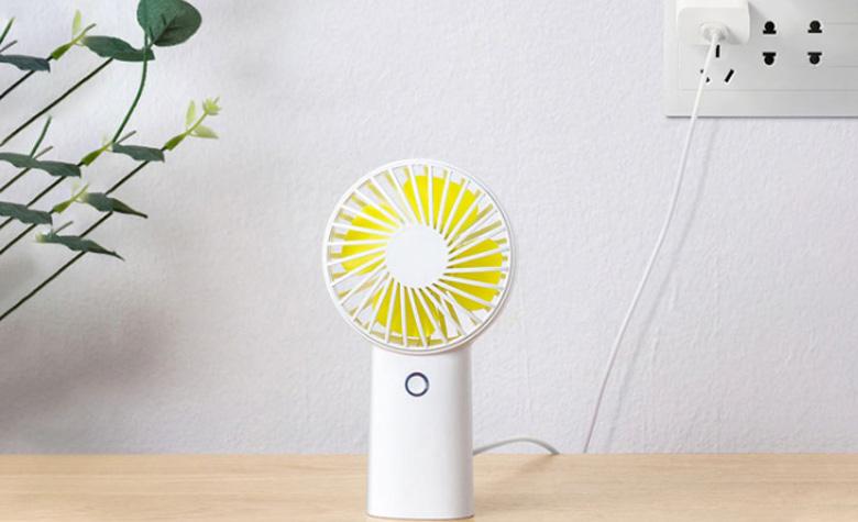 Không vừa dùng vừa sạc pin