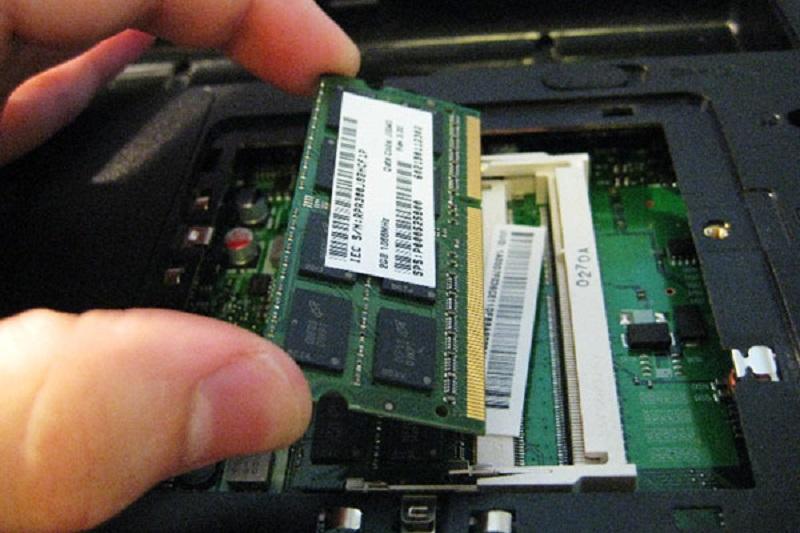 Lắp lại khe cắm ram
