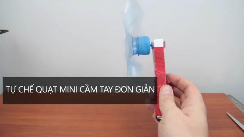 Quạt mini chạy bằng mô tơ