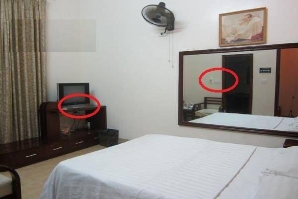 Tắt đèn để tìm kiếm camera quay lén nhờ bóng tối