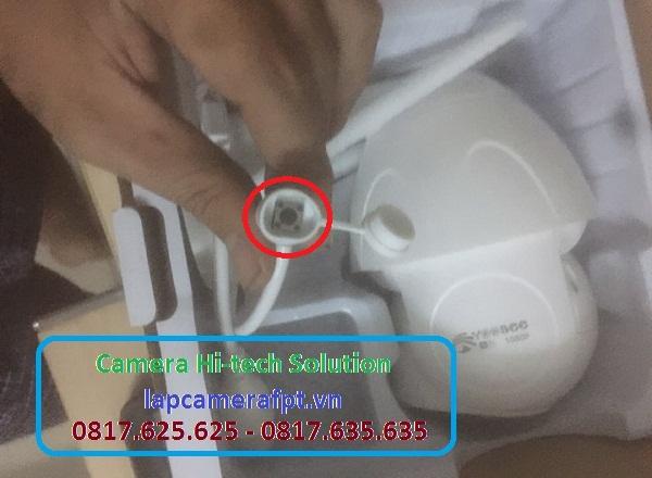 Vị trí nút reset dưới đít camera