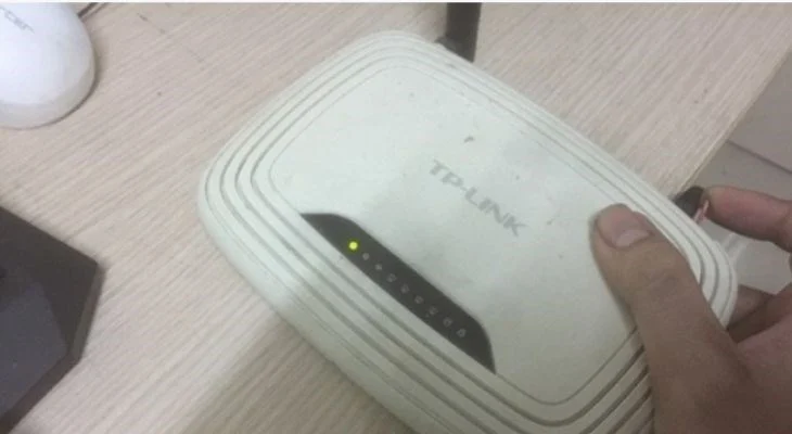 Bước 2: Reset về mặc định để tránh xung đột cấu hình cũ